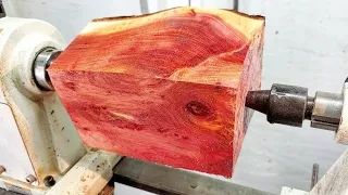 WoodTurning - Red goblet!! 【職人技】木工旋盤で、赤い木のコップを作る！