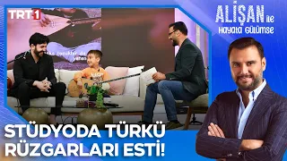 6 yaşındaki Çınar'ın elinden sazı, dilinden türküleri eksik olmuyor! | @AlisanileHayataGulumseTRT