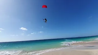 Kite surfer loses his board in the air