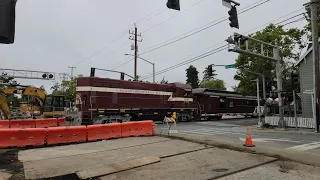 Santa Cruz Beach Train at Laurel & Chestnut Crossing (with new GS Type 3 e-bells)