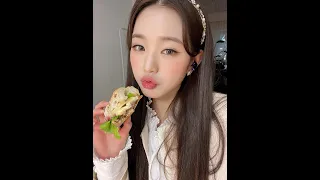 Wonyoung from IVE does asmr #asmr #ive #wonyoung #kpop #kpopasmr