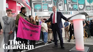 'Stop U-turning, Keir': Starmer heckled by climate protesters