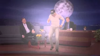 Jean Claude Van Damme Recreates His “Kickboxer” Dance Scene    CONAN on TBS mayo 2015