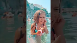 She lost her earring in the sea #sacconejolys #shorts #vacation