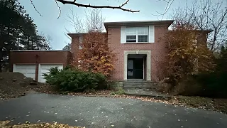 Mysterious and Creepy ABANDONED 1960’s House **WAS SOMETHING IN HERE WITH ME?!**