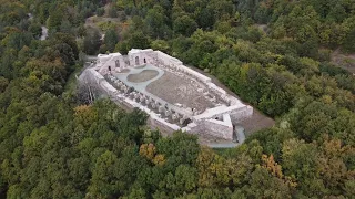 Дрон намира интересно място до магистралата (Trajan's Gate from above)