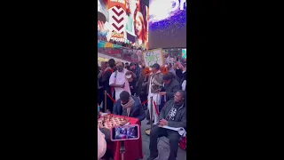 Spectators Cheer Chess Player's 60-Hour Record Attempt in Times Square