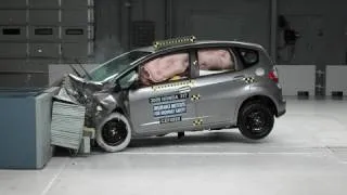 2009 Honda Fit moderate overlap IIHS crash test