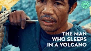 Kawah Ijen sulfur mine in Indonesia | The Man Who Sleeps In A Volcano | Coconuts TV