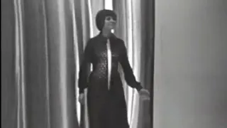 Mireille Mathieu - La Chanson des Souvenirs (Télé Dimanche, 13 juin 1971)