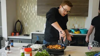 SCUMP MAKES TACOS WHILE SHOTZZY EATS DORITOS