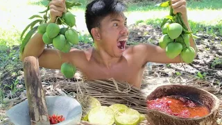 Eating Green Manggo with spicy Hipon & Lemon (Mouth Watering) Boy Tapang 🍏🥵🌶️