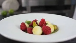 Salade de fruits de la Reine-Claude à la verveine