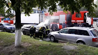 Київ. Горіла машина на Виноградарі 29.08.2017 * Киев. Загорелся автомобиль