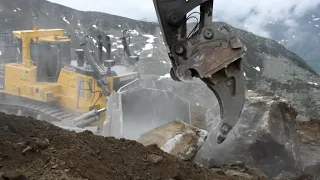 Komatsu D375A-8 and Volvo EC750E extracting rocks