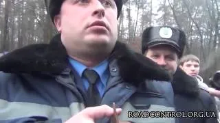 ГАИ не пускает машыны на майдан ДК отбивает у ГАИ автобусы с митингующими Евромайдана