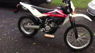 2012 Husqvarna TE 250 Walk-around and Rev