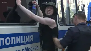 Массовые задержания на митинге в Москве