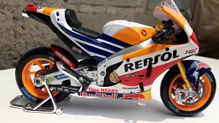 Miniatur MotoGP Honda RC213V  Marc Marquez 2017 skala 1:10