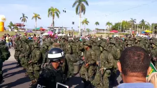 hanilton 092 - desfile militar na ponta negra