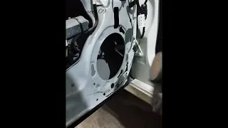 Removing the speaker Mercedes E class w211. Снятие динамика Мерседес Е класс w211.