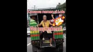 Lola sumabit sa jeep.  kawawang lola pinabayaan sa jeep.. wala nang gentleman!