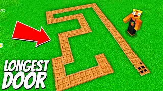 I found a UNDERGROUND CROOKED DOOR in Minecraft ! What's INSIDE the LONGEST DOOR ?