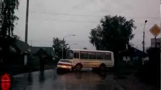 Новоалтайск авария перекресток Военстроя - Кирова.mp4