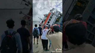 Live ship sinking in China