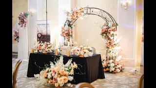 Decor Salon Royal Green #PeachFuzz | 2024 Wedding Trends