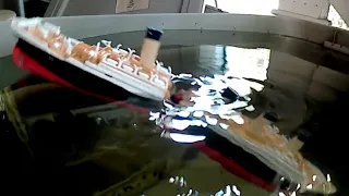 Modified high- angle breakup Titanic submersible model sinks and splits