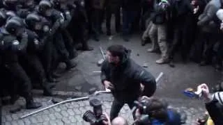 Боевики ВО «Свобода» атакуют Беркут