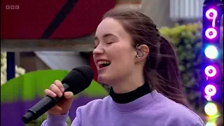 Sigrid - It Gets Dark (Live on Blue Peter)