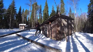 Поднял брёвна на чердак, укрепляю крышу Не хватает третьей руки, хочется кричать от бессилия 3 серия