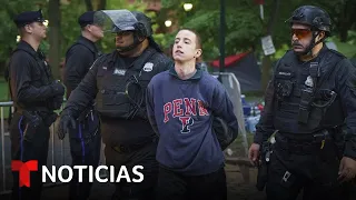 Más arrestos tras el desmantelamiento de campamentos en tres universidades | Noticias Telemundo