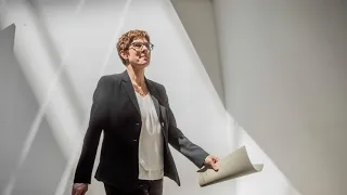 Kramp-Karrenbauer wird Verteidigungsministerin