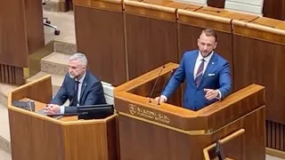 LIVE🔴 Poslanci chcú na mimoriadnej schôdzi odvolať ministra Eštoka