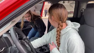 Twin deaf drivers get licenses