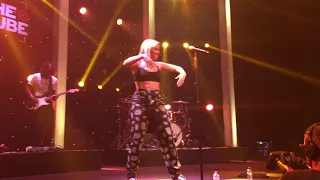 Anne-Marie - Ciao adios [1] (Live in Vilvoorde, Belgium @The Qube 07-12-2017)