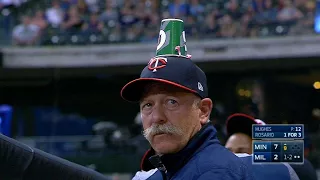 MIN@MIL: Twins players prank coach with cup on head