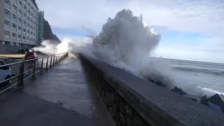 ¡¡El rompeolas nos resiste!!