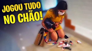 ELA VIROU A BOLSA NO CHÃO DO SHOPPING!