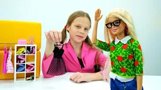 Игры одевалки: Барби выбирает новую одежду в магазине