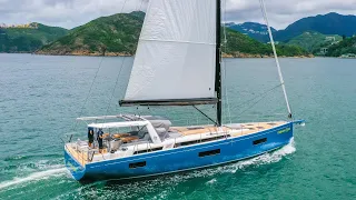 Tour of Beneteau Oceanis Yacht 60 by Simpson Marine