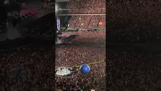 Elisa con Chris Martin dei Coldplay canta Eppure Sentire 🫶🤍❤️ #coldplay #elisa #sansiro #concerto