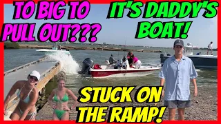 Rookie Captains Use Daddies Boat!!! Stuck On The Ramp!! Pontoon Boat Captain Under Equipped???