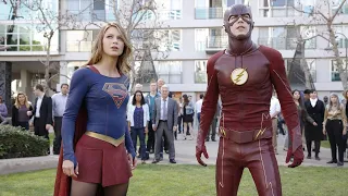 team up: supergirl and flash