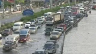 Thailand floods displace more than 100,000