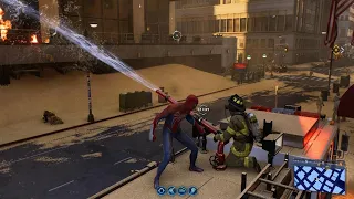 Spider-Man con los héroes reales.