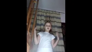 10 Летняя девочка шикарно танцует шафл 😍